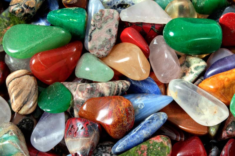 écouvrez comment entretenir, nettoyer et purifier vos pierres et cristaux