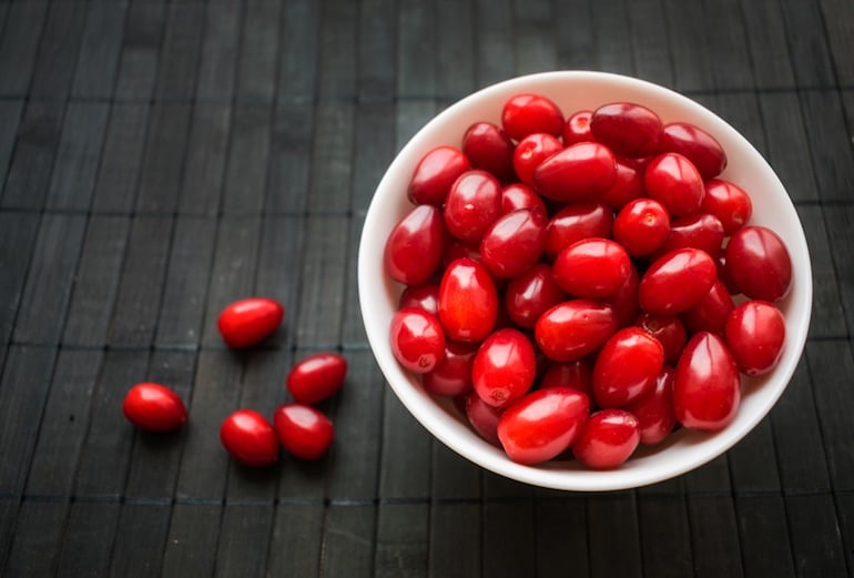 La Cornouille, fruit du cornouiller, qui serait peut-être à l'origine du mot cornaline