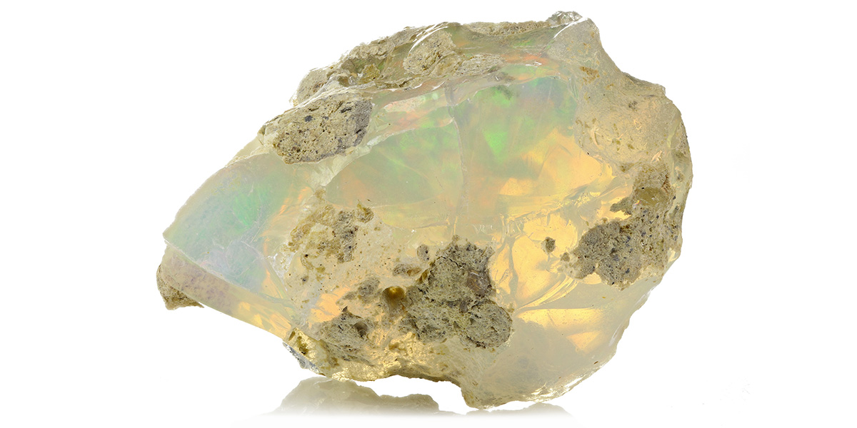 Opale d'Ethiopie présentant iridescence et opalescence